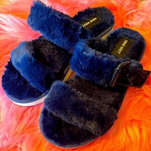 Nine West soft navy blue fluffy shoe slip on (🤑 Get 5 items for $20🤑)